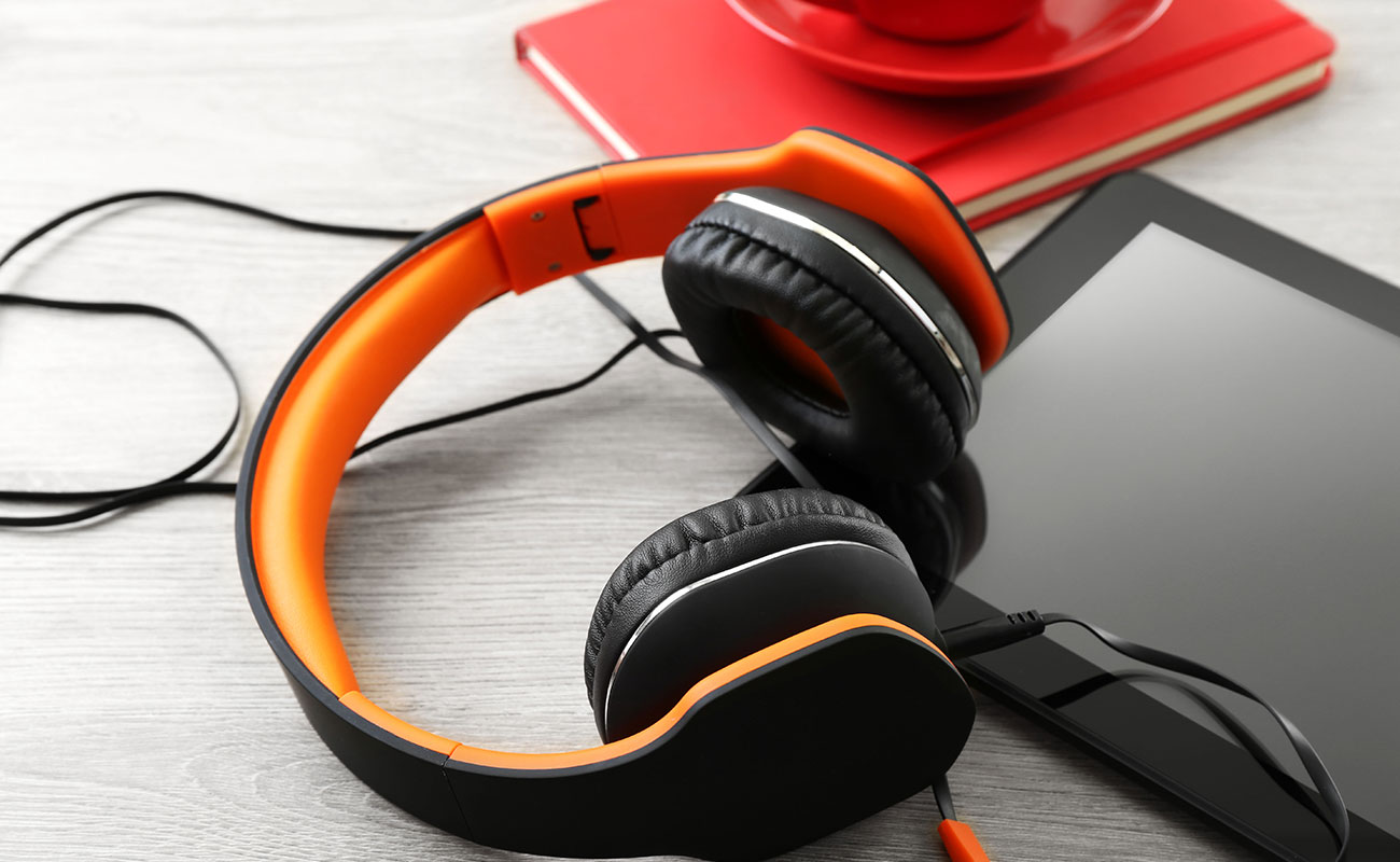 The Best Noise-Canceling Headphones Under $200 headphones with tabletp