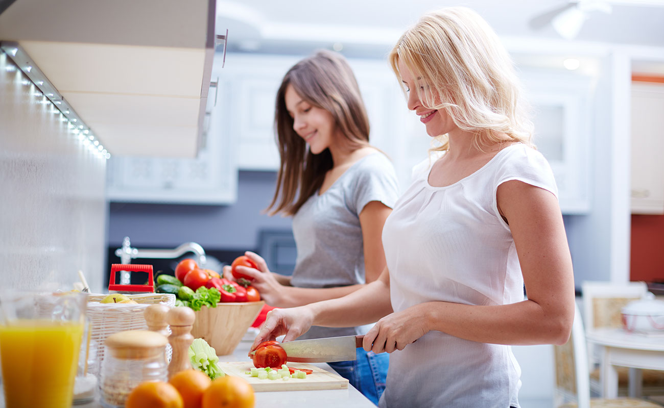 The Secret Ingredient Top Chefs Swear By women preparing lunch1